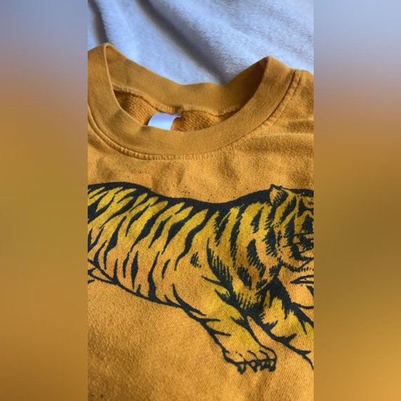 Lucky Fish 3 Leaping Tigers Sweatshirt - Picture 4 of 8